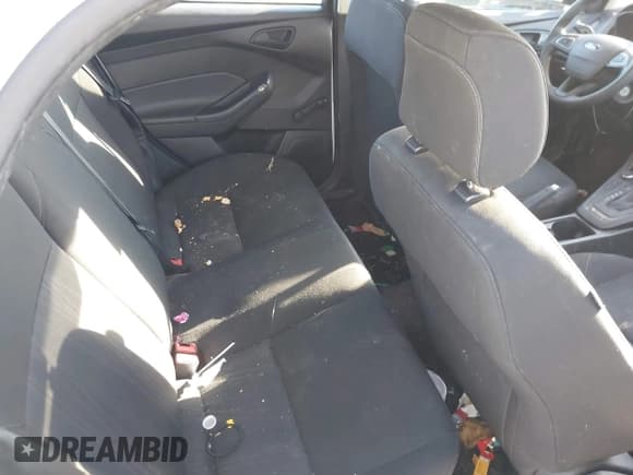 ✅ 2017 Ford Focus S • VIN: 1FADP3E2XHL332441 • Lot: 43878121. Wystawiony na IAAI z przebiegiem 119 287 mil. Bezpłatny archiwum sprzedaży aukcyjnych z USA i szczegółowy raport historii pojazdu na DreamBid. Zdjęcie 8.