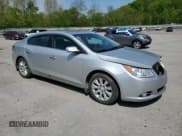 ✅ 2013 Buick LaCrosse Leather • VIN: 1G4GC5GR9DF329186 • Lot: 56459705. Wystawiony na Copart z przebiegiem 130 281 mil. Bezpłatny archiwum sprzedaży aukcyjnych z USA i szczegółowy raport historii pojazdu na DreamBid. Zdjęcie 4.