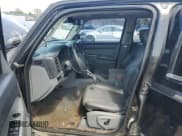 ✅ 2007 Jeep Commander Sport • VIN: 1J8HH48P37C633260 • Лот: 50427275. Опубликован ранее на Copart с пробегом 181 712 миль. Бесплатный доступ к архиву аукционных продаж из США и подробный отчёт об истории автомобиля на DreamBid. Изображение 7.