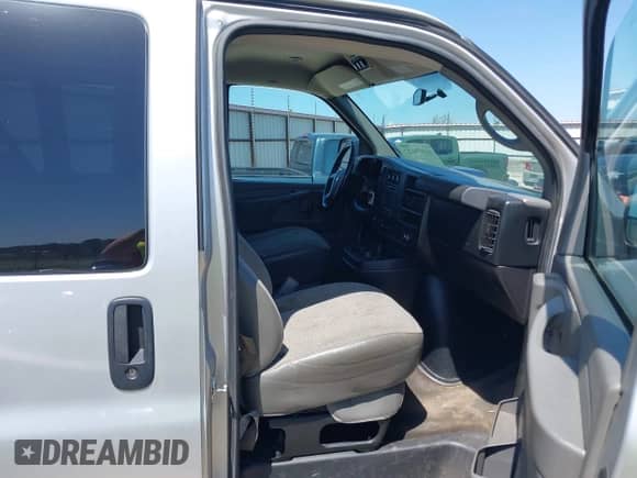 2014 Chevrolet Express Passenger LT с VIN 1GNWGRFG2E1145158, выставлен на аукционе IAAI как лот 41978427 с пробегом 185 336 миль миль и . История ставок и продаж доступна на DreamBid. Изображение 5.