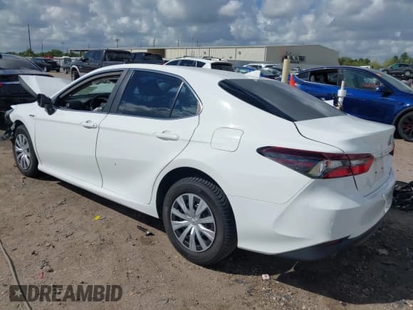✅ 2021 Toyota Camry Hybrid LE • VIN: 4T1C31AKXMU021961 • Lot: 43272682. Wystawiony na IAAI z przebiegiem 80 807 mil. Bezpłatny archiwum sprzedaży aukcyjnych z USA i szczegółowy raport historii pojazdu na DreamBid. Zdjęcie 3.