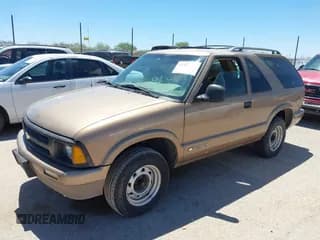 ✅ 1997 Chevrolet Blazer LS • VIN: 1GNCS18W7VK112285 • Lot: 42485308. Wystawiony na IAAI z przebiegiem 207 504 mil. Bezpłatny archiwum sprzedaży aukcyjnych z USA i szczegółowy raport historii pojazdu na DreamBid. Zdjęcie 2.