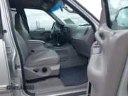 ✅ 1998 Ford Expedition XLT • VIN: 1FMPU18LXWLB92425 • Lot: 43325275. Wystawiony na IAAI z przebiegiem 180 023 mil. Bezpłatny archiwum sprzedaży aukcyjnych z USA i szczegółowy raport historii pojazdu na DreamBid. Zdjęcie 5.