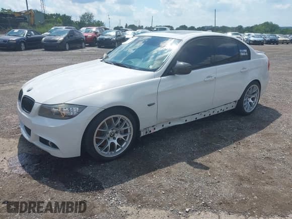 ✅ 2011 BMW 3 Series 335d • VIN: WBAPN7C5XBA949226 • Lot: 42644912. Wystawiony na IAAI z przebiegiem 94 160 mil. Bezpłatny archiwum sprzedaży aukcyjnych z USA i szczegółowy raport historii pojazdu na DreamBid. Zdjęcie 2.