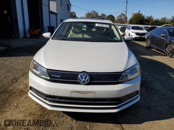 ✅ 2016 Volkswagen Jetta Hybrid SEL Premium • VIN: 3VW637AJ7GM339053 • Лот: 87089185. Опубликован ранее на Copart с пробегом 136 402 миль. Бесплатный доступ к архиву аукционных продаж из США и подробный отчёт об истории автомобиля на DreamBid. Изображение 5.