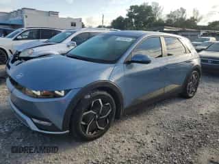 2023 Hyundai Ioniq 5 SEL z VIN KM8KN4AE2PU144059, wystawiony jako Copart lot #72025914 z przebiegiem 26 715 mil mil oraz Nie do naprawy • Non repairable. Historia ofert i sprzedaży dostępna na DreamBid. Obrazek 1.
