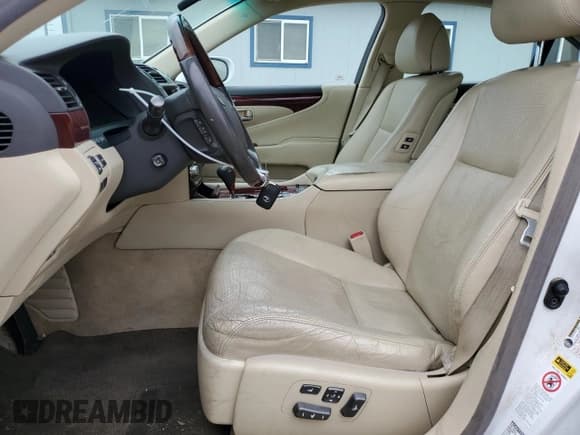 ✅ 2010 Lexus LS 460 • VIN: JTHCL5EF0A5004860 • Lot: 65331285. Wystawiony na Copart z przebiegiem Nie podano. Bezpłatny archiwum sprzedaży aukcyjnych z USA i szczegółowy raport historii pojazdu na DreamBid. Zdjęcie 7.