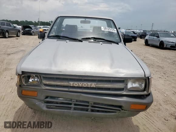 ✅ 1992 Toyota Pickup • VIN: 4TARN81A9NZ011107 • Лот: 59125725. Опубликован ранее на Copart с пробегом 190 647 миль. Бесплатный доступ к архиву аукционных продаж из США и подробный отчёт об истории автомобиля на DreamBid. Изображение 5.