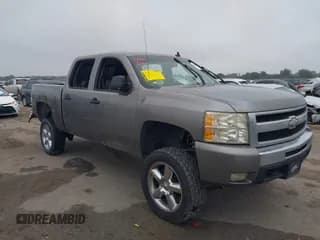✅ 2009 Chevrolet Silverado 1500 LT • VIN: 3GCEC23079G159384 • Lot: 43089676. Wystawiony na IAAI z przebiegiem 233 693 mil. Bezpłatny archiwum sprzedaży aukcyjnych z USA i szczegółowy raport historii pojazdu na DreamBid. Zdjęcie 1.