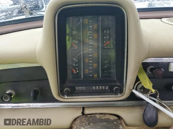 ✅ 1966 Mercedes-Benz 230 • VIN: 11001110007945 • Лот: 91738035. Опубликован ранее на Copart с пробегом 93 352 миль. Бесплатный доступ к архиву аукционных продаж из США и подробный отчёт об истории автомобиля на DreamBid. Изображение 9.