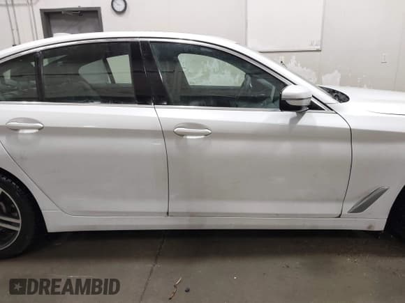 ✅ 2021 BMW 5 Series 530i xDrive • VIN: WBA13BJ09MWX04445 • Lot: 41461330. Listed on IAAI with 40,329 mi. Free auction sales archive from the USA and detailed vehicle history report at DreamBid. Image 13.