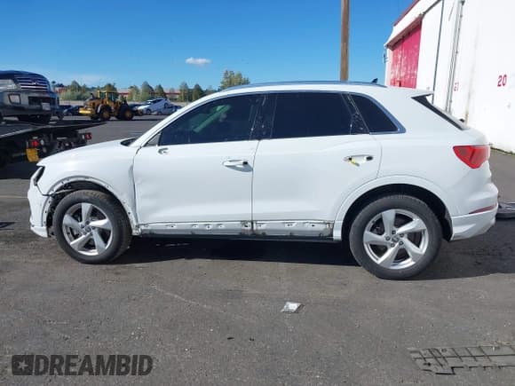 ✅ 2020 Audi Q3 Premium Plus • VIN: WA1BECF36L1086470 • Lot: 43433212. Listed on IAAI with 67,245 mi. Free auction sales archive from the USA and detailed vehicle history report at DreamBid. Image 15.