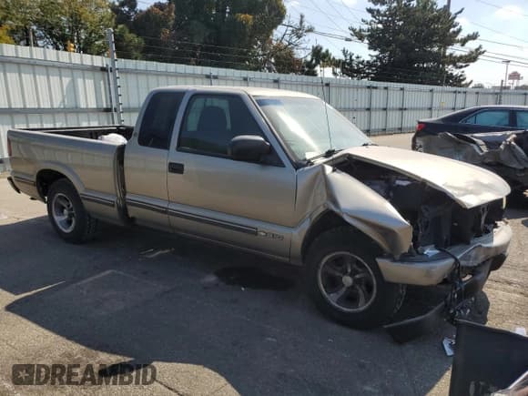 ✅ 2003 Chevrolet S-10 LS • VIN: 1GCCS19X238225667 • Lot: 81199645. Listed on Copart with 170,670 mi. Free auction sales archive from the USA and detailed vehicle history report at DreamBid. Image 4.