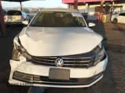 ✅ 2017 Volkswagen Passat S • VIN: 1VWAT7A33HC019579 • Lot: 42889382. Wystawiony na IAAI z przebiegiem 55 544 mil. Bezpłatny archiwum sprzedaży aukcyjnych z USA i szczegółowy raport historii pojazdu na DreamBid. Zdjęcie 12.
