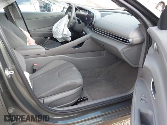 ✅ 2024 Hyundai Elantra SEL • VIN: KMHLM4DG6RU809438 • Lot: 43631581. Listed on IAAI with 36,547 mi. Free auction sales archive from the USA and detailed vehicle history report at DreamBid. Image 5.