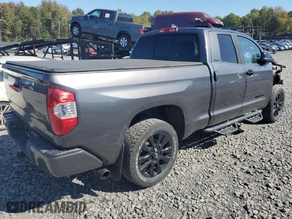 ✅ 2021 Toyota Tundra Limited • VIN: 5TFBY5F11MX989566 • Lot: 83928125. Wystawiony na Copart z przebiegiem 49 466 mil. Bezpłatny archiwum sprzedaży aukcyjnych z USA i szczegółowy raport historii pojazdu na DreamBid. Zdjęcie 3.