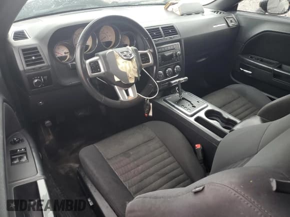 ✅ 2013 Dodge Challenger SXT • VIN: 2C3CDYAG0DH510799 • Lot: 72043994. Wystawiony na Copart z przebiegiem 118 598 mil. Bezpłatny archiwum sprzedaży aukcyjnych z USA i szczegółowy raport historii pojazdu na DreamBid. Zdjęcie 8.