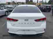 2018 Hyundai Sonata SE с VIN 5NPE24AF3JH704255, выставлен на аукционе IAAI как лот 43389069 с пробегом 105 614 миль миль и . История ставок и продаж доступна на DreamBid. Изображение 16.
