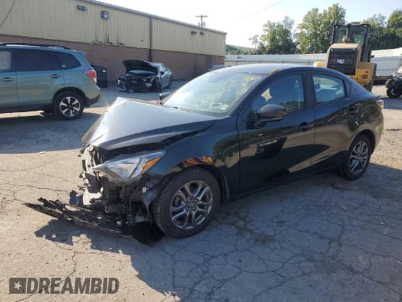 ✅ 2020 Toyota Yaris L • VIN: 3MYDLBYV7LY711792 • Лот: 70520915. Опубликован ранее на Copart с пробегом 98 777 миль. Бесплатный доступ к архиву аукционных продаж из США и подробный отчёт об истории автомобиля на DreamBid. Изображение 1.