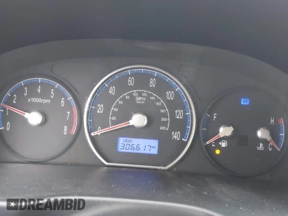 ✅ 2009 Hyundai Santa Fe GLS • VIN: 5NMSG13D29H322340 • Lot: 43335825. Listed on IAAI with 306,617 mi. Free auction sales archive from the USA and detailed vehicle history report at DreamBid. Image 7.