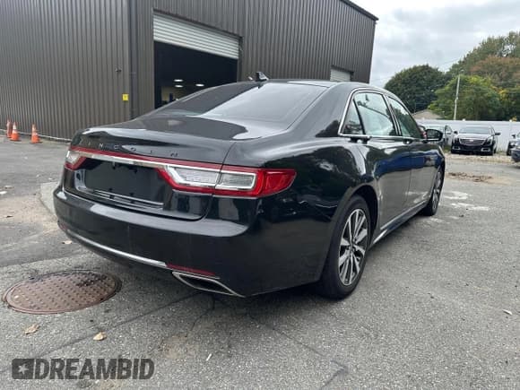 ✅ 2018 Lincoln Continental Livery • VIN: 1LN6L9HK0J5602697 • Lot: 73469094. Listed on Copart with 252,199 mi. Free auction sales archive from the USA and detailed vehicle history report at DreamBid. Image 4.