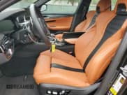 ✅ 2023 BMW M5 • VIN: WBS83CH07PCN14218 • Lot: 67965375. Wystawiony na Copart z przebiegiem 14 887 mil. Bezpłatny archiwum sprzedaży aukcyjnych z USA i szczegółowy raport historii pojazdu na DreamBid. Zdjęcie 7.