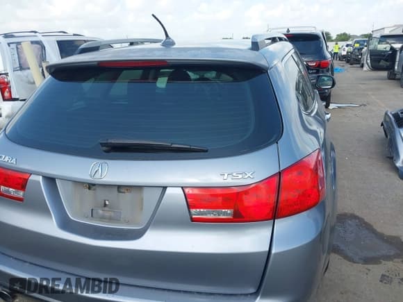 ✅ 2011 Acura TSX Technology • VIN: JH4CW2H6XBC001480 • Lot: 42432484. Listed on IAAI with 140,152 mi. Free auction sales archive from the USA and detailed vehicle history report at DreamBid. Image 16.