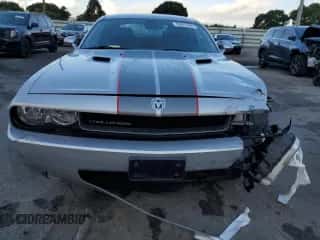 2010 Dodge Challenger SE z VIN 2B3CJ4DV2AH189661, wystawiony jako Copart lot #70887284 z przebiegiem 72 210 mil mil oraz Szkoda całkowita • Salvage title. Historia ofert i sprzedaży dostępna na DreamBid. Obrazek 5.