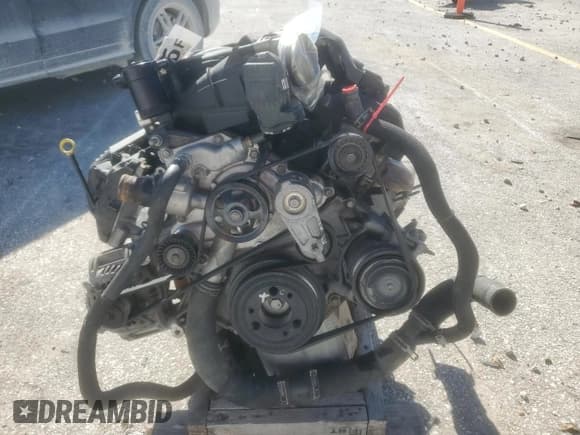 ✅ 2016 Dodge Challenger SRT 392 • VIN: 2C3CDZDJ5GH164797 • Lot: 70569315. Wystawiony na Copart z przebiegiem Nie podano. Bezpłatny archiwum sprzedaży aukcyjnych z USA i szczegółowy raport historii pojazdu na DreamBid. Zdjęcie 6.