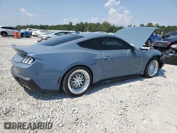 ✅ 2024 Ford Mustang EcoBoost • VIN: 1FA6P8TH1R5118599 • Лот: 81508165. Опубликован ранее на Copart с пробегом 17 667 миль. Бесплатный доступ к архиву аукционных продаж из США и подробный отчёт об истории автомобиля на DreamBid. Изображение 3.