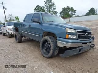 ✅ 2007 Chevrolet Silverado 1500 LS • VIN: 2GCEC13V271138003 • Lot: 41903812. Listed on IAAI with 205,100 mi. Free auction sales archive from the USA and detailed vehicle history report at DreamBid. Image 1.