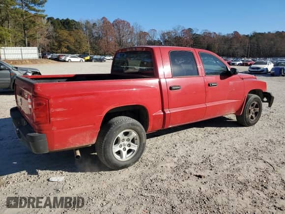 2006 Dodge Dakota ST z VIN 1D7HE28K56S533471, wystawiony jako Copart lot #83462934 z przebiegiem 114 097 mil mil oraz Szkoda całkowita • Salvage title. Historia ofert i sprzedaży dostępna na DreamBid. Obrazek 3.