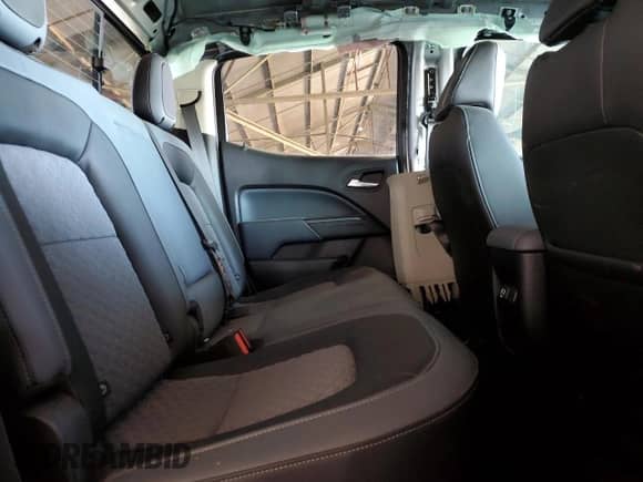 2020 Chevrolet Colorado 2WD Z71 z VIN 1GCGSDEN2L1124886, wystawiony jako Copart lot #49735425 z przebiegiem 36 643 mil mil oraz Szkoda całkowita • Salvage title. Historia ofert i sprzedaży dostępna na DreamBid. Obrazek 10.