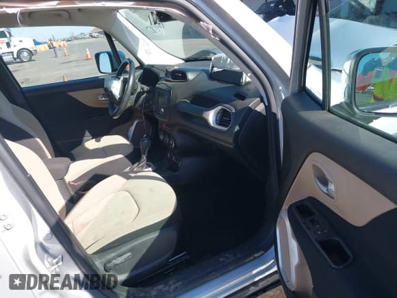 ✅ 2015 Jeep Renegade Latitude • VIN: ZACCJBBT8FPB50373 • Lot: 43550821. Listed on IAAI with 68,026 mi. Free auction sales archive from the USA and detailed vehicle history report at DreamBid. Image 5.