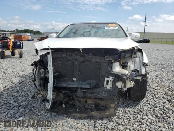 ✅ 2017 Kia K900 Luxury • VIN: KNALW4D43H6035945 • Lot: 63417565. Listed on Copart with 84,377 mi. Free auction sales archive from the USA and detailed vehicle history report at DreamBid. Image 5.