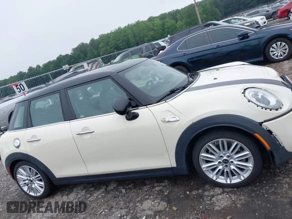 ✅ 2015 MINI Hardtop 4 Door S • VIN: WMWXU3C52F2B56856 • Lot: 42307964. Wystawiony na IAAI z przebiegiem 41 669 mil. Bezpłatny archiwum sprzedaży aukcyjnych z USA i szczegółowy raport historii pojazdu na DreamBid. Zdjęcie 13.