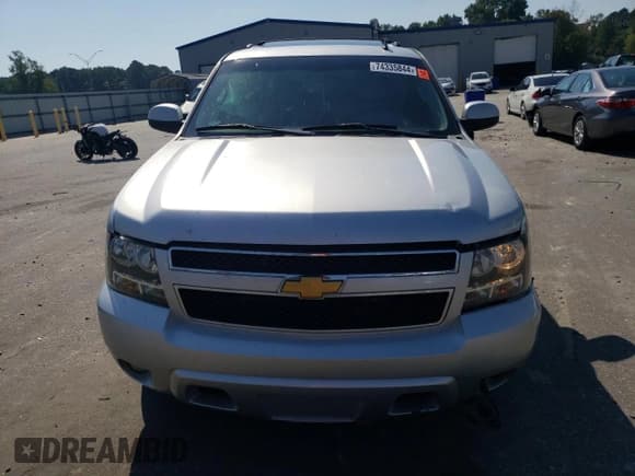 ✅ 2012 Chevrolet Suburban LT • VIN: 1GNSCJE03CR199969 • Lot: 74335844. Wystawiony na Copart z przebiegiem 255 324 mil. Bezpłatny archiwum sprzedaży aukcyjnych z USA i szczegółowy raport historii pojazdu na DreamBid. Zdjęcie 5.
