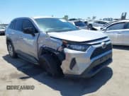 ✅ 2022 Toyota RAV4 LE • VIN: 2T3H1RFV6NC208699 • Lot: 42670555. Wystawiony na IAAI z przebiegiem 83 471 mil. Bezpłatny archiwum sprzedaży aukcyjnych z USA i szczegółowy raport historii pojazdu na DreamBid. Zdjęcie 1.