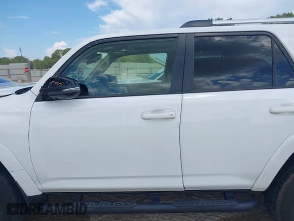 ✅ 2022 Toyota 4Runner SR5 Premium • VIN: JTEFU5JR9N5251565 • Lot: 43277255. Listed on IAAI with 9,004 mi. Free auction sales archive from the USA and detailed vehicle history report at DreamBid. Image 14.