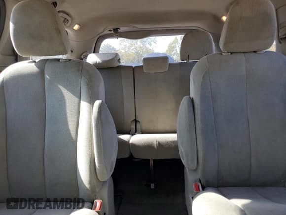 ✅ 2012 Toyota Sienna • VIN: 5TDZK3DC9CS275794 • Lot: 82216295. Listed on Copart with 130,044 mi. Free auction sales archive from the USA and detailed vehicle history report at DreamBid. Image 10.