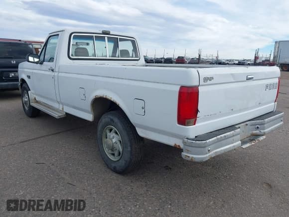 ✅ 1993 Ford F-250 • VIN: 2FTHF25H5PCA90065 • Lot: 43904733. Wystawiony na IAAI z przebiegiem 173 089 mil. Bezpłatny archiwum sprzedaży aukcyjnych z USA i szczegółowy raport historii pojazdu na DreamBid. Zdjęcie 3.