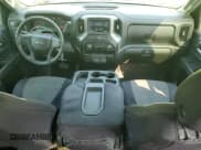 ✅ 2020 Chevrolet Silverado 1500 Custom Trail Boss • VIN: 1GCPYCEFXLZ234068 • Lot: 70592275. Wystawiony na Copart z przebiegiem 73 342 mil. Bezpłatny archiwum sprzedaży aukcyjnych z USA i szczegółowy raport historii pojazdu na DreamBid. Zdjęcie 8.