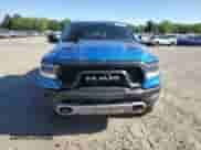 2020 Ram 1500 Rebel z VIN 1C6SRFLM9LN359457, wystawiony jako Copart lot #52703575 z przebiegiem 29 454 mil mil oraz Czysty tytuł • Clean title. Historia ofert i sprzedaży dostępna na DreamBid. Obrazek 5.