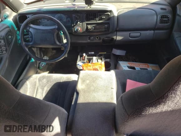 ✅ 2000 Dodge Dakota Sport • VIN: 1B7GL2AX1YS679788 • Lot: 84621604. Wystawiony na Copart z przebiegiem Nie podano. Bezpłatny archiwum sprzedaży aukcyjnych z USA i szczegółowy raport historii pojazdu na DreamBid. Zdjęcie 7.