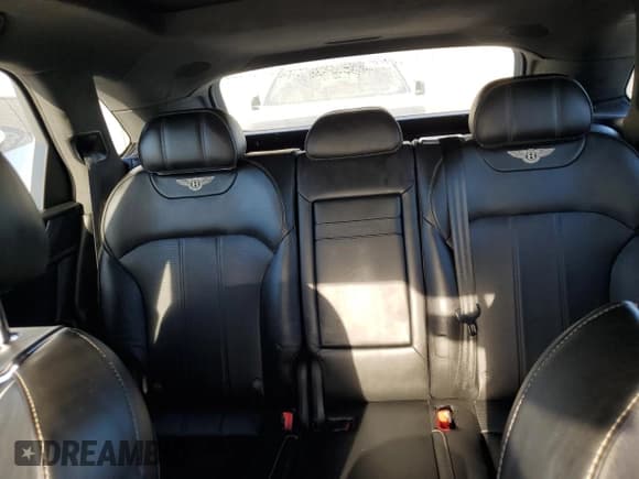 ✅ 2019 Bentley Bentayga V8 • VIN: SJAAM2ZV4KC024727 • Lot: 80631684. Wystawiony na Copart z przebiegiem 38 304 mil. Bezpłatny archiwum sprzedaży aukcyjnych z USA i szczegółowy raport historii pojazdu na DreamBid. Zdjęcie 9.