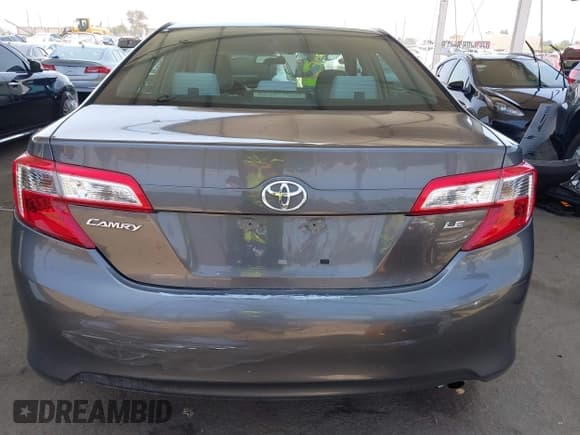 ✅ 2014 Toyota Camry LE • VIN: 4T4BF1FKXER337038 • Lot: 42459609. Wystawiony na IAAI z przebiegiem 88 962 mil. Bezpłatny archiwum sprzedaży aukcyjnych z USA i szczegółowy raport historii pojazdu na DreamBid. Zdjęcie 17.
