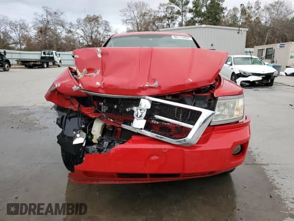 2008 Dodge Dakota SLT z VIN 1D7HE48NX8S505786, wystawiony jako Copart lot #86113494 z przebiegiem 128 937 mil mil oraz Szkoda całkowita • Salvage title. Historia ofert i sprzedaży dostępna na DreamBid. Obrazek 5.