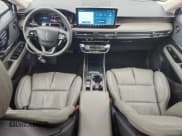 ✅ 2024 Lincoln Corsair Reserve • VIN: 5LMCJ2CA8RUL16271 • Lot: 90038985. Wystawiony na Copart z przebiegiem 9 321 mil. Bezpłatny archiwum sprzedaży aukcyjnych z USA i szczegółowy raport historii pojazdu na DreamBid. Zdjęcie 8.