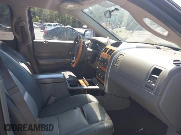 ✅ 2007 Chrysler Aspen Limited • VIN: 1A8HX58P47F575277 • Lot: 42566359. Wystawiony na IAAI z przebiegiem 226 321 mil. Bezpłatny archiwum sprzedaży aukcyjnych z USA i szczegółowy raport historii pojazdu na DreamBid. Zdjęcie 5.