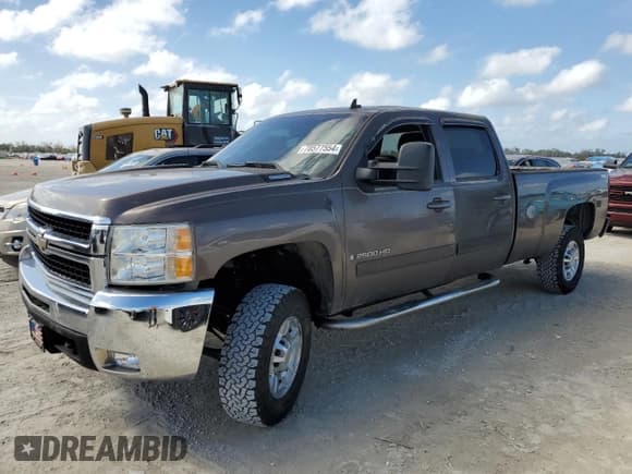✅ 2008 Chevrolet Silverado 2500HD 1LT • VIN: 1GCHC23638F112984 • Lot: 78577554. Wystawiony na Copart z przebiegiem 196 571 mil. Bezpłatny archiwum sprzedaży aukcyjnych z USA i szczegółowy raport historii pojazdu na DreamBid. Zdjęcie 1.
